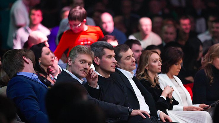 Дмитрий Песков и Зия Магомедов вместе посещали боксерский матч в марте 2014 года.