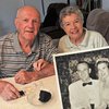 Семья ест свадебный торт на протяжении 60 лет (фото)