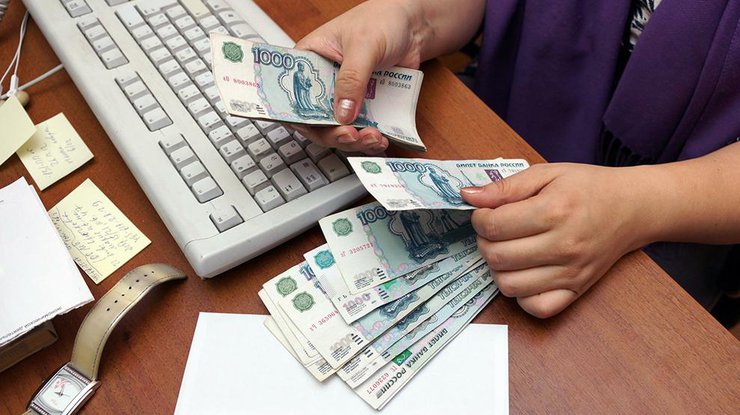 курс рубля может резко упасть. Фото tvc.ru