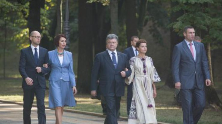 Первая леди Украины со своим мужем президентом Петром Порошенко. Фото Fashion week daily