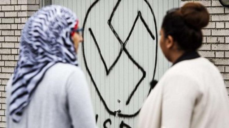 В Дании рисунок на стене напугал беженцев
