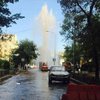 В Москве забил фонтан из канализации (фото)