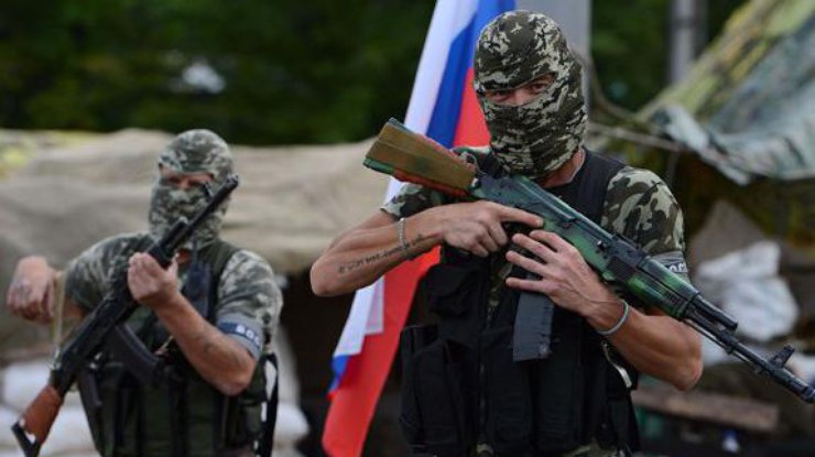 Семьи воюющих на Донбассе военных России выселяют.