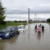 Япония уходит под воду: жителей эвакуируют на вертолетах (фото)