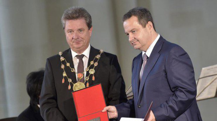 Награда присуждается за заслуги в укреплении взаимопонимания в Европе. Фото: osce.org