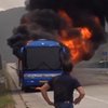 Автобус с туристами из России загорелся в Китае (видео)