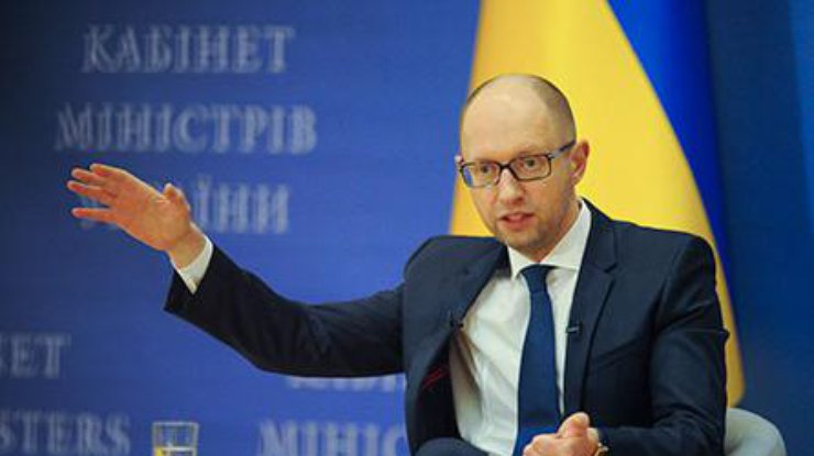 Яценюк считает лживыми обвинения в подконтрольности Кабмина олигархам