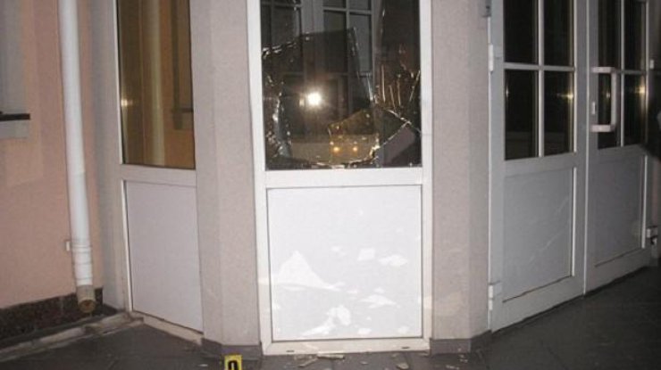 В Ривне в здание областной прокуратуры бросили гранату