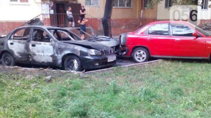 Во дворе Днепропетровска взорвался автомобиль. Фото 056.ua