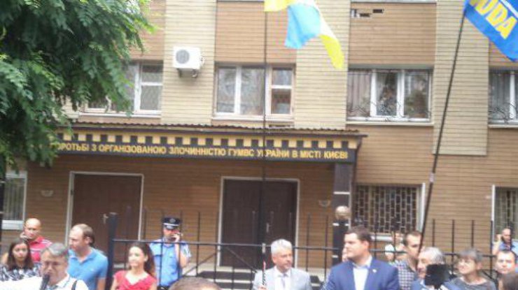 Здание МВД обступили около 50 активистов "Свободы"