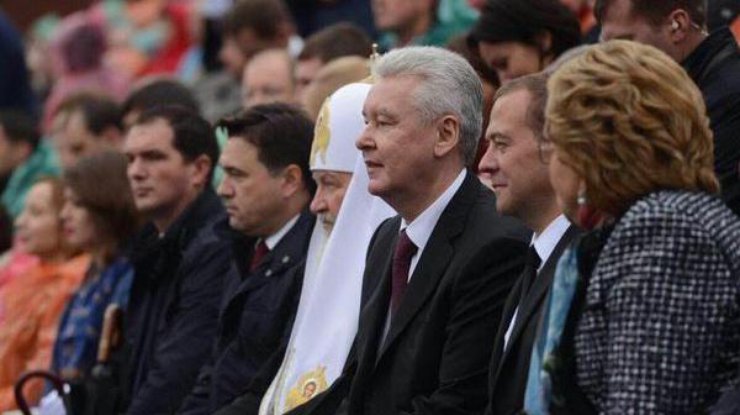 Медведев, Собянин, патриарх Кирилл и Воробьев на Красной площади. Фото Дмитрий Смирнов