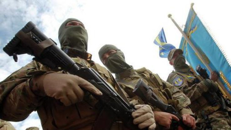 Бойцы "ОУН" и "Сичи" направляются в Киев "наводить порядки".