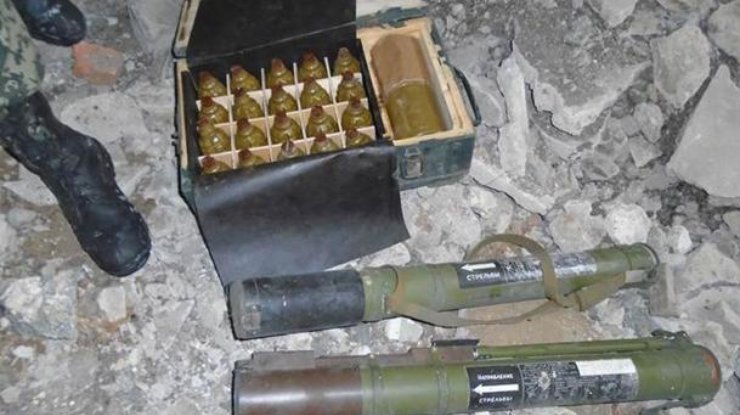 СБУ обнаружила 3 тайника с оружием и боеприпасами в Донецкой области. Фото СБУ