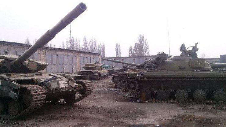 Сепаратисты подвели танки под Донецк