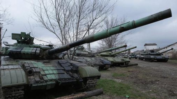 Под Луганском обнаружили много танков