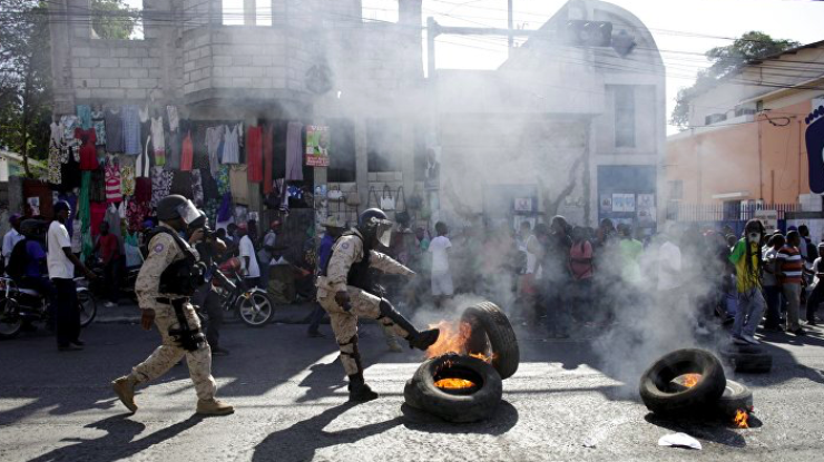 В столице Гаити вспыхнули массовые беспорядки
