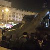 В Днепропетровске рухнул многотонный памятник Петровскому (фото, видео)