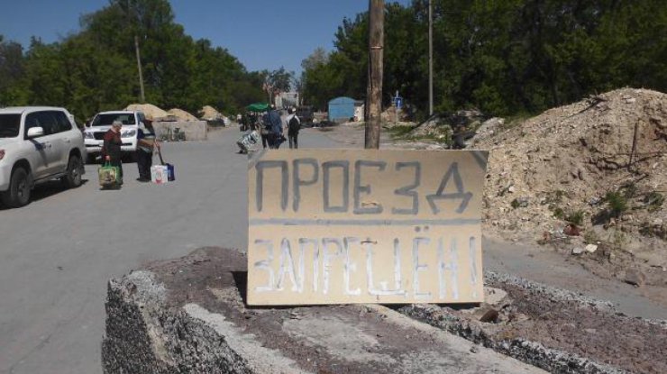 Боевики заблокировали пропускной пункт Станица Луганская (фото: voicesevas)