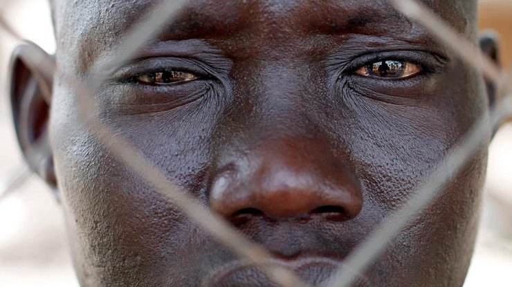 Из Южного Судана не выпускают 100 тысяч беженцев