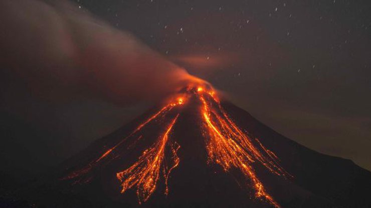 В Мексике из-за мощного извержения вулкана эвакуируют людей 