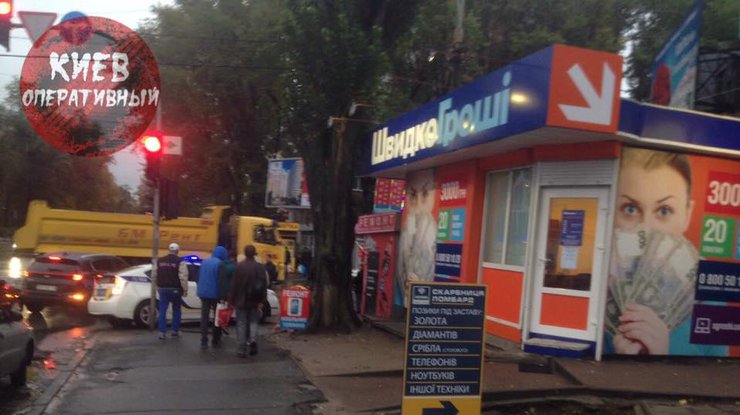 В Киеве мужчина с игрушечным пистолетом ограбил кредитный ларек