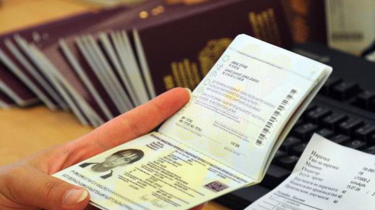 В Украине снизят цены на биометрические паспорта