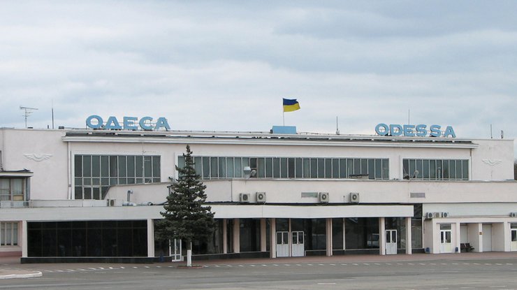 Аэропорт Одессы из-за бури временно отменяет все прилеты и вылеты