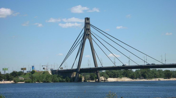 В Киеве возле моста всплыл расчлененный труп 