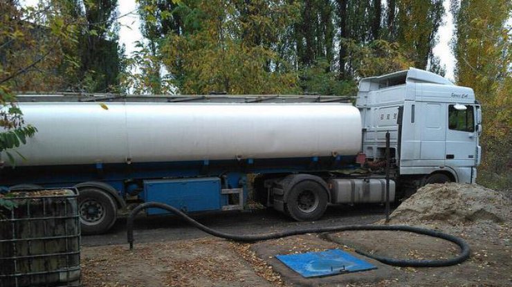 В Полтавской области бандиты наживались на государственной нефти (фото: СБУ)