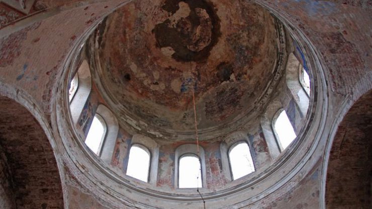 Ураган в Одессе: дерево повредило купола церкви (фото: temple_architecture.academic.ru)