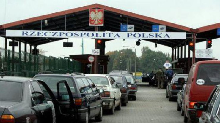 На границе с Польшей скопилось более 1000 автомобилей (фото: shoppingpl)