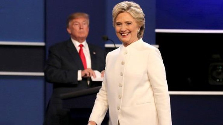 Клинтон обошла Трампа в финальных дебатах