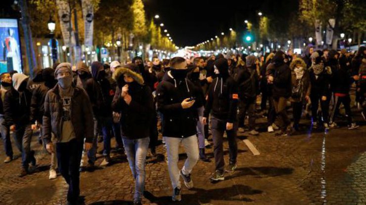 Во Франции полицейские продолжают массовые протесты