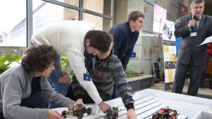 Во Львове прошли международные гонки роботов 