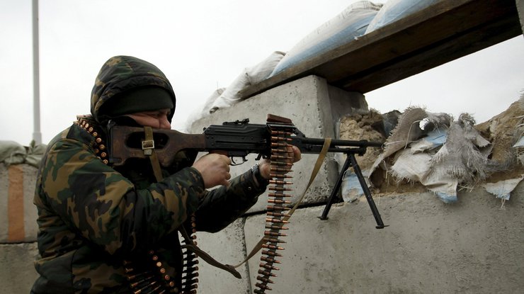Боевики обстреляли Станицу Луганскую: ранен военный