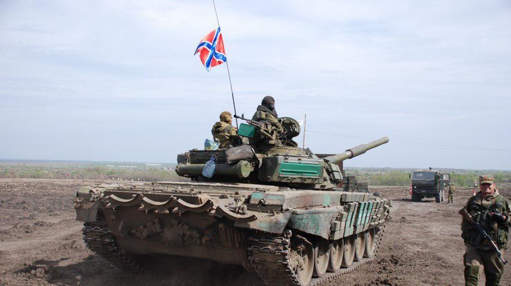 Боевики на Донбассе обстреляли украинские позиции из танков и БМП