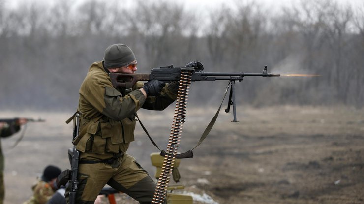На Донбассе боевики обстреляли Авдеевку из танка