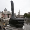 В Лондоне установили памятник "лайку"