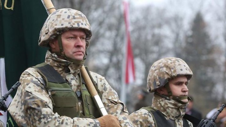 Армия Латвии объявила повышенную готовность из-за войск РФ