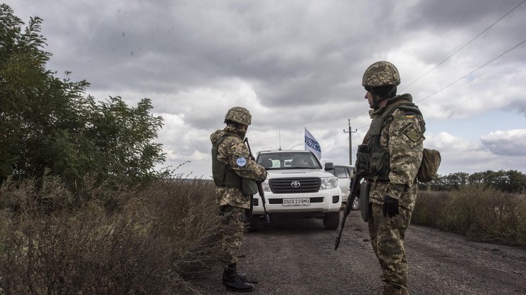 На Донбассе за неделю резко увеличились обстрелы