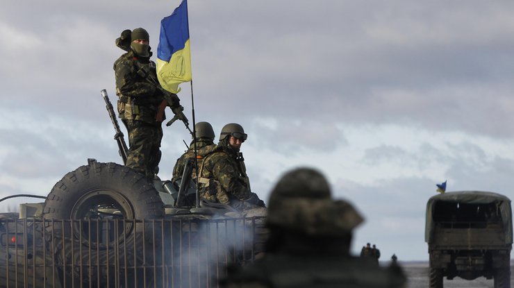 На Донбассе боевики ранили украинского военного 