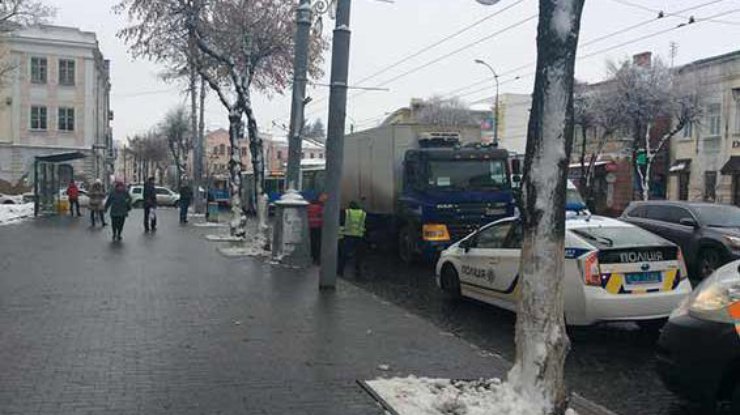 Смертельная авария в Виннице: грузовик переехал молодую девушку