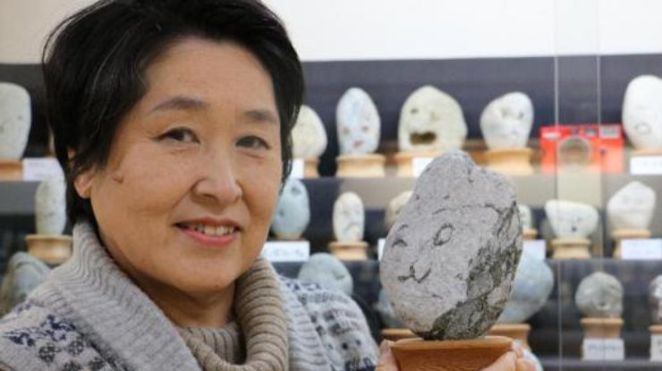 В музее Японии собрали тысячи камней, похожих на лица людей