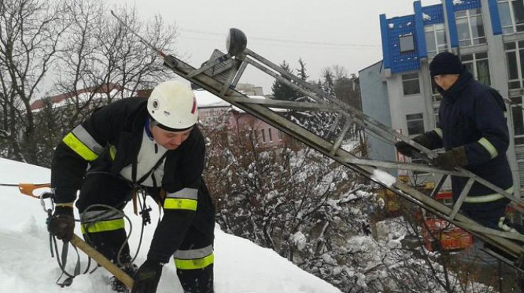 В центре Тернополя из-за снега обвалилась крыша 