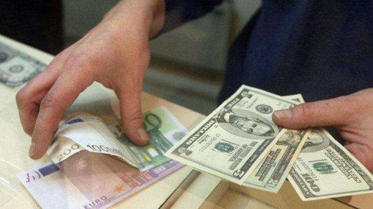 В Украине подскочили курсы доллара и евро 