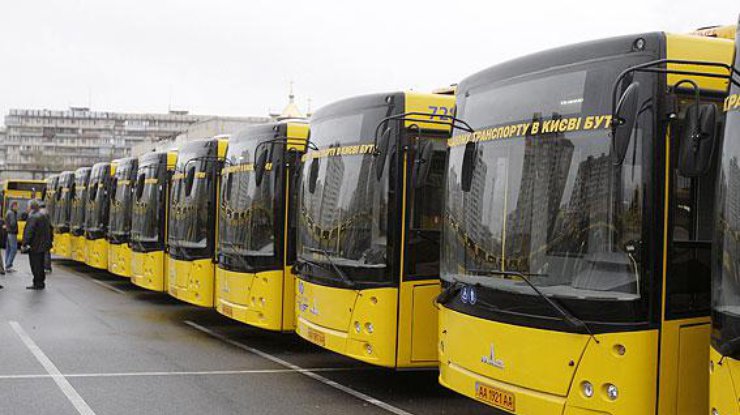 В Киеве троллейбус сломался пополам