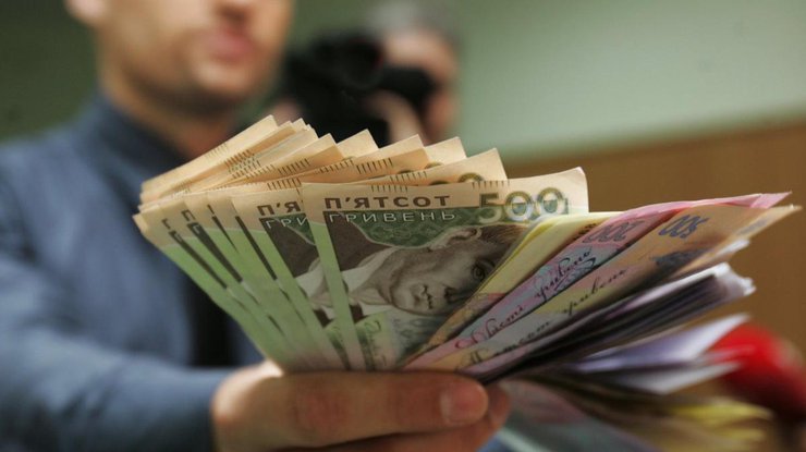 В Украине с 1 декабря бюджетникам повышают зарплаты