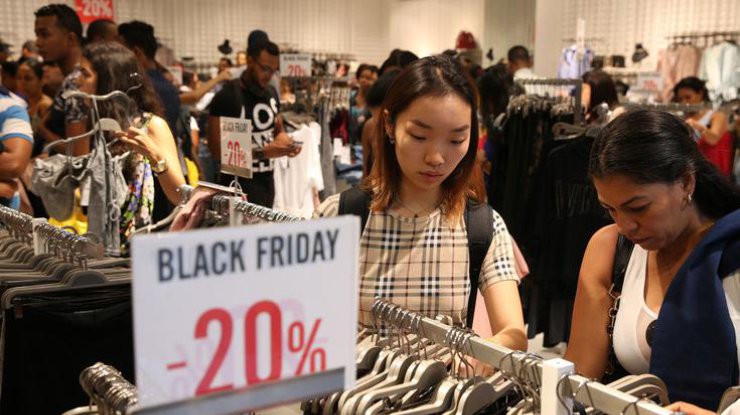 В "черную пятницу" покупатели потратили рекордную сумму денег 