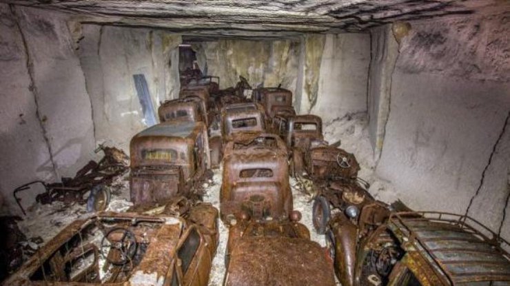 Во Франции под землей нашли спрятанные автомобили 1930-х (фото: Vincent Michel)