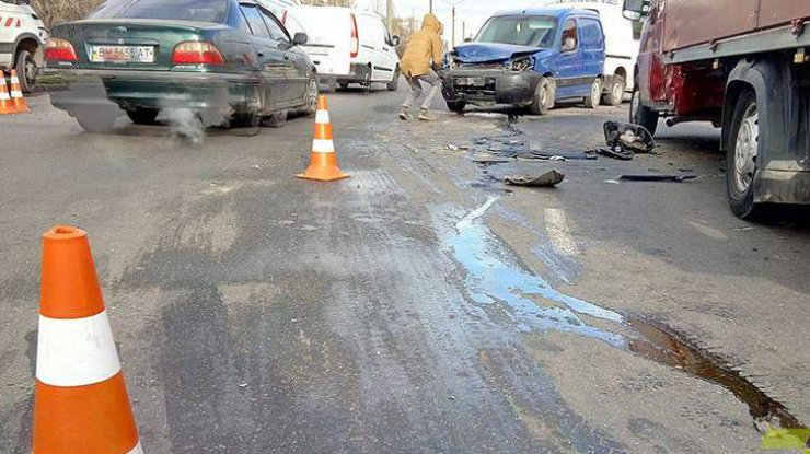 В Одессе разбито сразу четыре авто